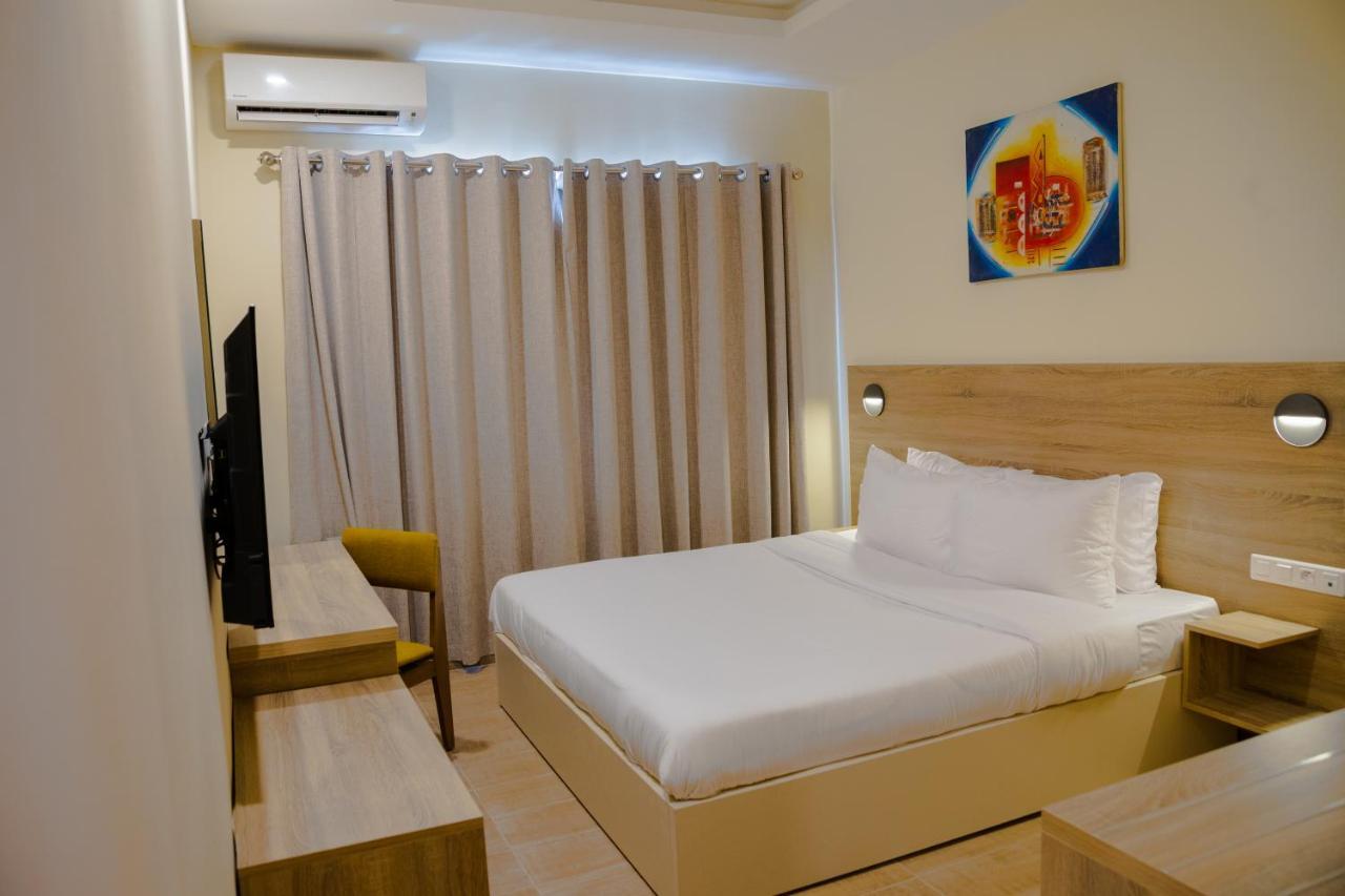 Silver Moon Hotel Αμπιτζάν Εξωτερικό φωτογραφία